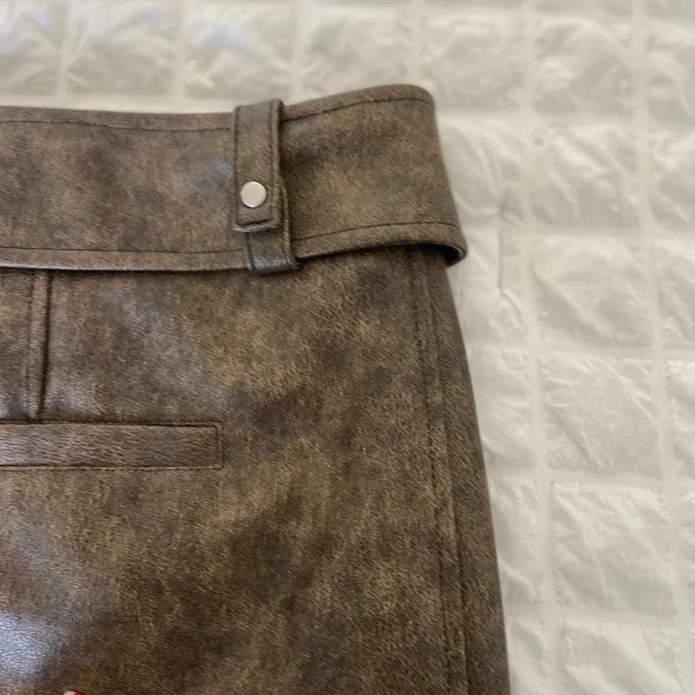 BlankNYC brown faux lea motto micro mini skirt - Picture 10 of 12